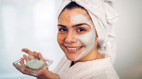 THIS HOMEMADE FACE MASK TIGHTENS YOUR SKIN BETTER THAN BOTOX ...